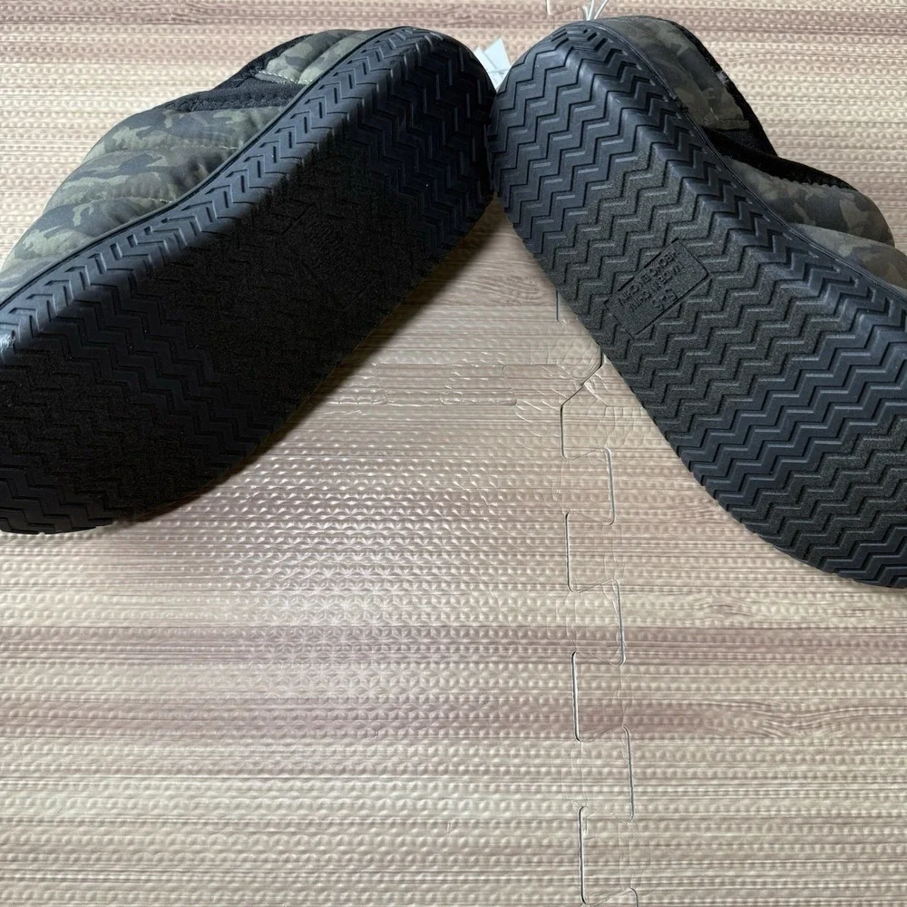 Old Navy Boys Camouflage Quilted Slip-On Slippers, Fleece Lined, XXL(5y-6y)